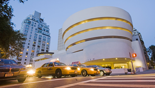 „Guggenheim Museum“ vom Star-Architekten Frank Lloyd Wright © SuperStock
