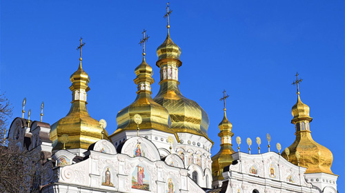 Die goldenen Kuppeln der Mariä-Entschlafens-Kathedrale