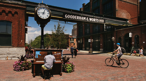 Distillery Historic District in Toronto © Canadian Tourism Commission