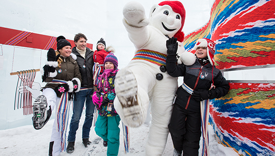 Familie Trudeau feiert den Carnaval de Québec (Das berühmte Winterfest von Québec City) © Adam Scotti/PMO