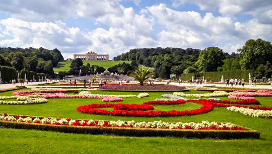 Der Garten von Schloss Schönbrunn - (Foto: Goran Palikuca/BEAUTIFUL WORLD COLLECTION)