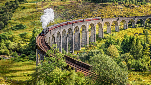 Der Jacobite Steam Train auf dem Glenfinnan Viaduct - (Foto: ©Nick Fox/Shutterstock)