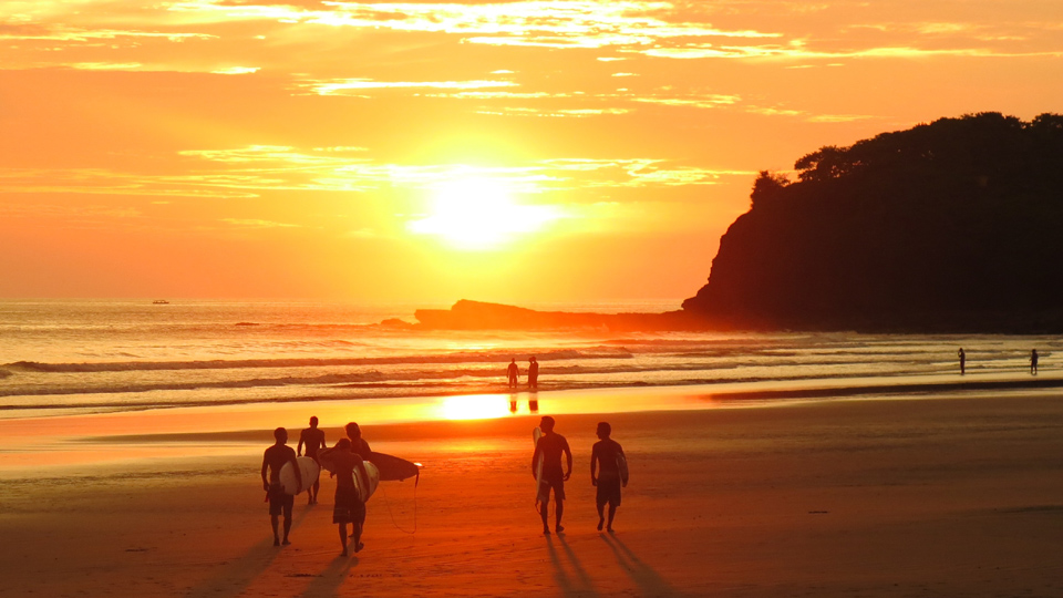 Surfen an der kalifornischen Küste kann süchtig machen - (Foto: ©mikeblue/Getty Images)