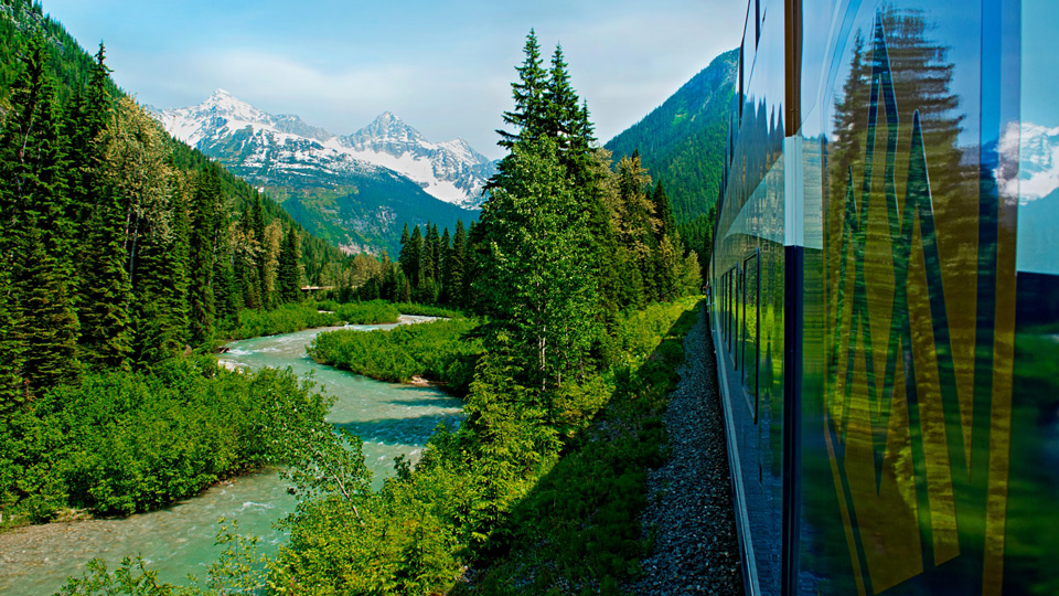 Kanadas Berge, Wälder und Flüsse bilden die perfekte Kulisse für jede Zugfahrt - (Foto: © Pete Seaward/Lonely Planet)