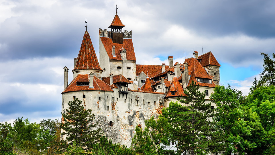 Nichts für die Kleinsten - Schloss Bran in Transsilvanien lehrt das Gruseln - (Foto: ©Emi Cristea/Shutterstock)