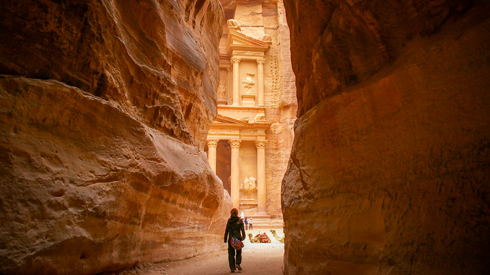 Viele Reisende nehmen sich nur einen Tag Zeit für Petra, dabei hat man viel mehr von einem längeren Aufenthalt - (Foto: ©Iwanami Photos / Shutterstock)