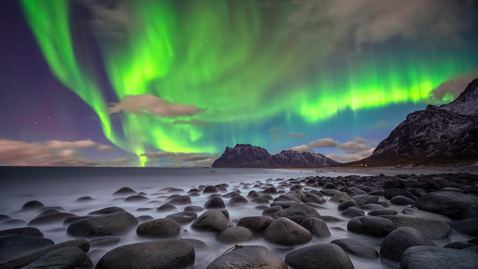 Nordlichter über den Lofoten, Norwegen - (Foto: ©inigo cia/500px Royalty Free)