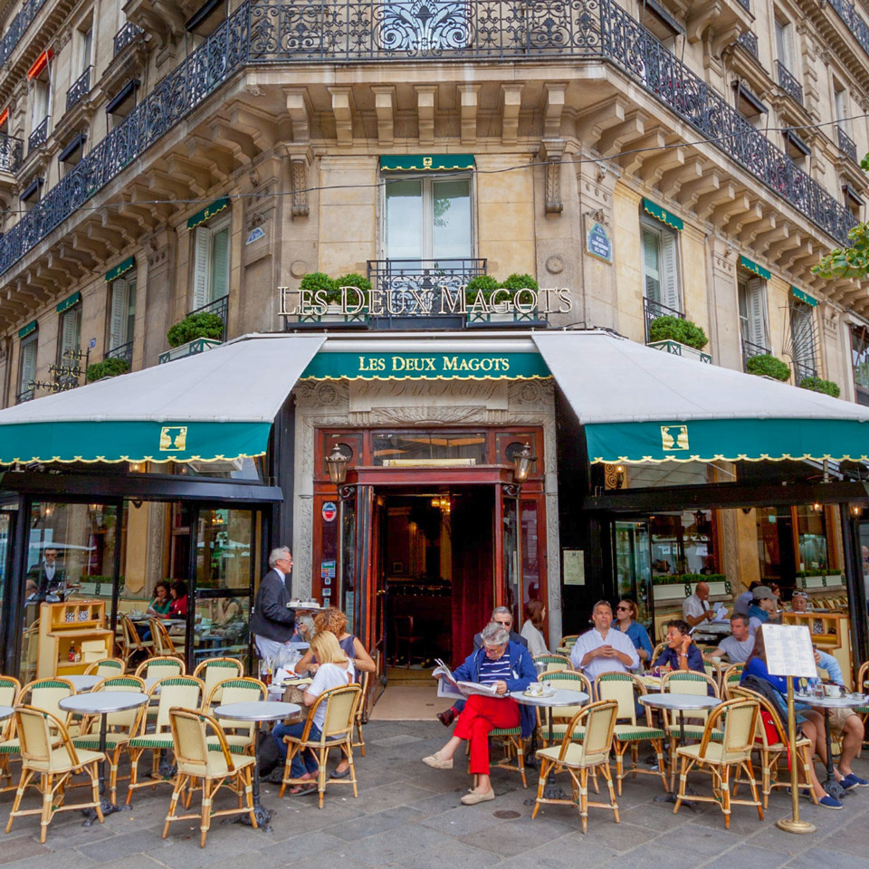 Das Café Les Deux Magots, einer der Lieblingsplätze Simone de Beauvoirs - (Foto: ©Oleg Albinsky/Getty Images)