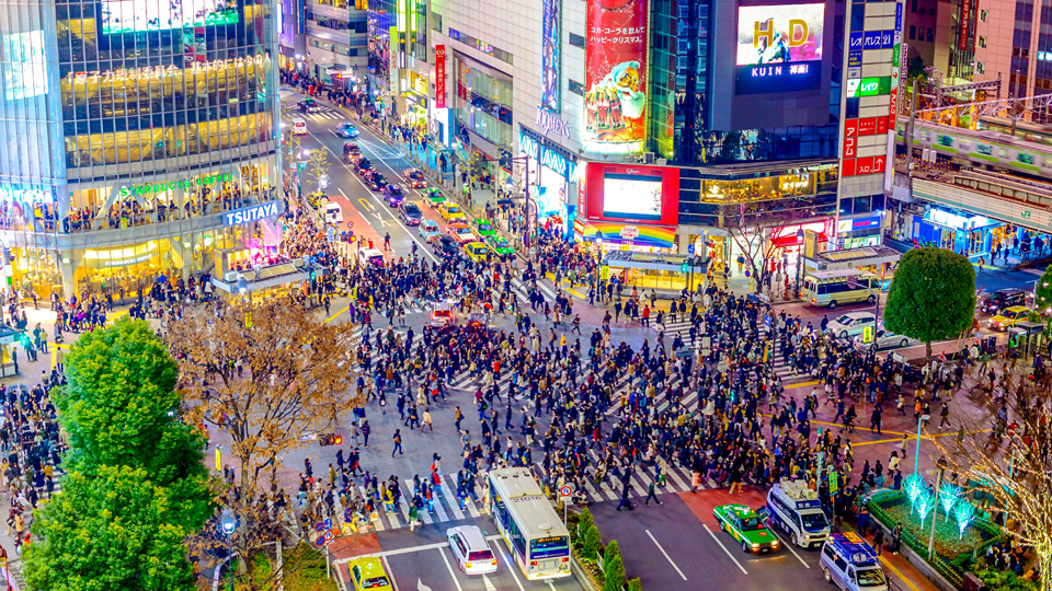 In Shibuya liegt die verrückteste Straßenkreuzung der Welt - (Foto: ©Sean Pavone/Shutterstock)