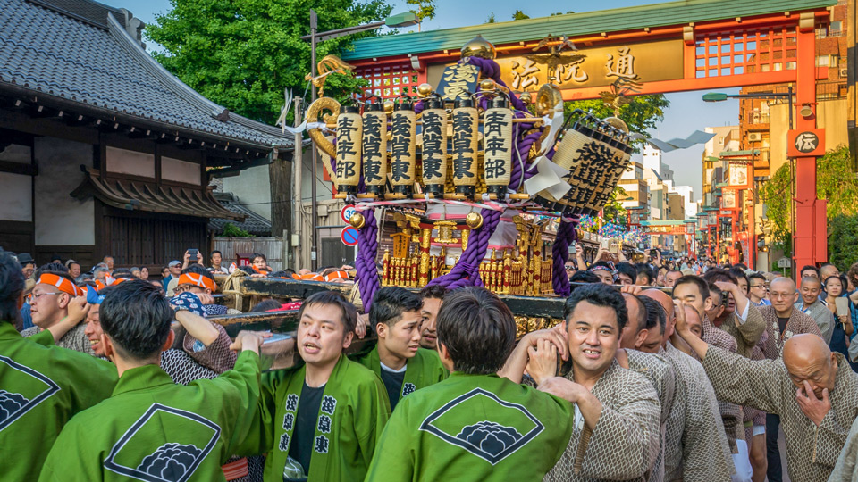 Tokios größtes Festival Sanja Matsuri findet im Mai statt - (Foto: © Marvin Minder/Shutterstock)