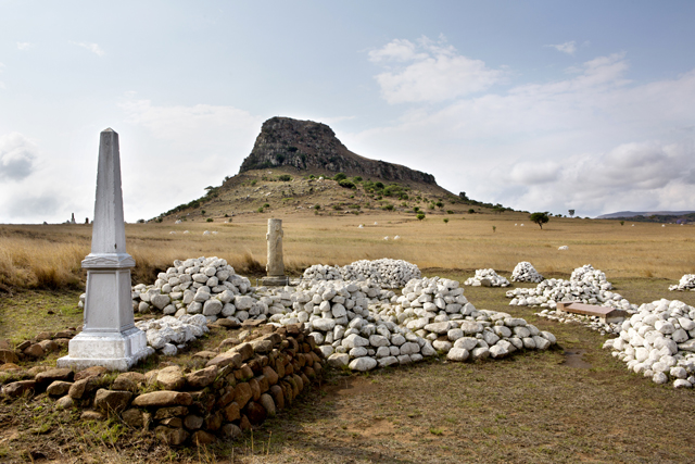 Gedenkstätte am Isandlwana-Berg. © Michael Heffernan
