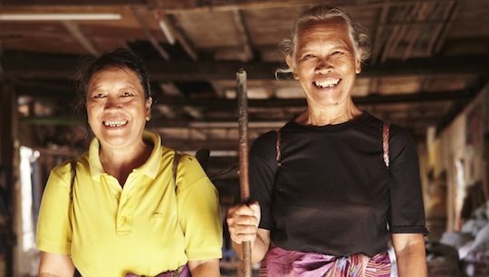 Iban-Frauen in dem traditionellen Langhaus © Matt Munro