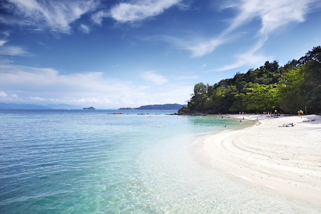 Korallensand auf Pulau Manukan © Matt Munro