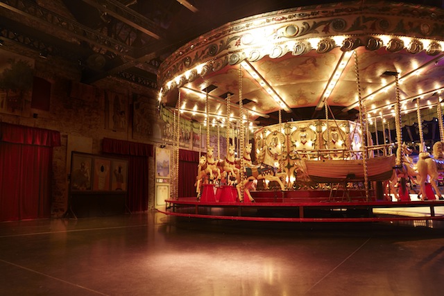 Karusell im „Musée des Arts Forains“ © Matt Munro