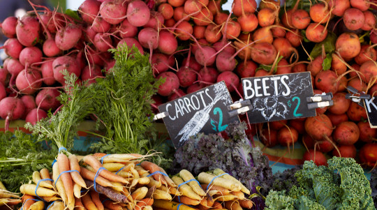 Buntes Gemüse auf dem Bauernmarkt der Ferry Plaza © Andrew Montgomery