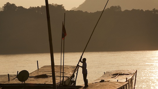 Das Ufer von Luang Prabang – Startpunkt abenteuerlicher Mekong-Kreuzfahrten © Simon Urwin