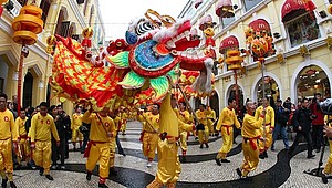 Buntes Drachen-Treiben zum chinesischen Neujahrsfest © Macau Fremdenverkehrsbüro