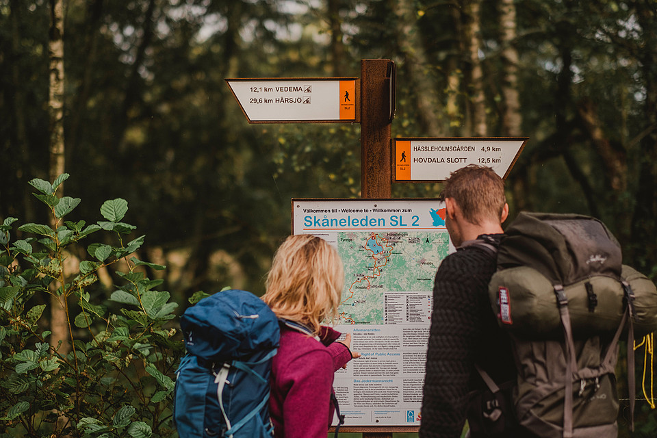 Ein Wegweiser am Wanderweg Skåneleden. Foto: Mickael Tannus