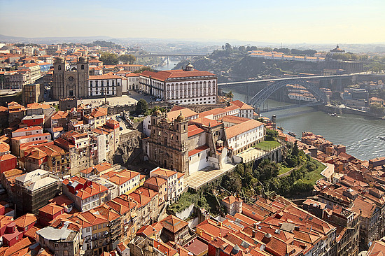 Porto erlebt zur Zeit eine kreative Wiedergeburt Porto - und ist gleichzeitig ein Reise-Schnäppchen! © rusm / E+ / Getty Images
