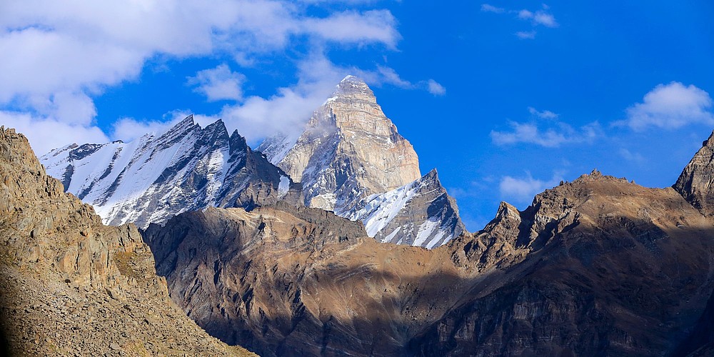 Das beeindruckende Nun-Kun-Bergmassiv im indischen Himalaya. © Incredible India