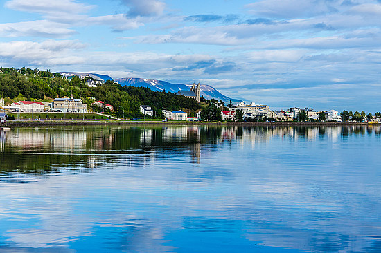 Akureyri befindet sich an der Spitze von Islands längstem Fjord. © Federica Gentile / Moment / Getty Images