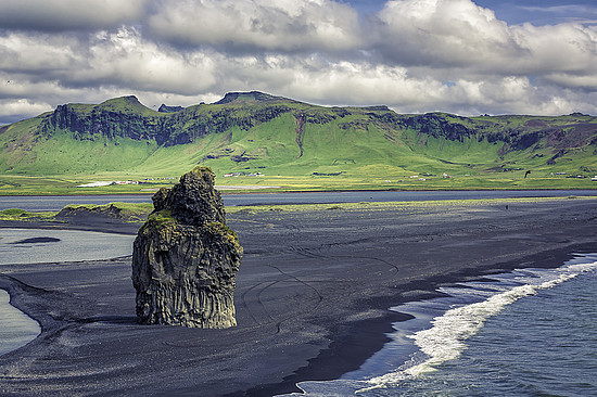 Schaurig und übernatürlich: Der Strand in VIK, Island. © marchello74 / Shutterstock