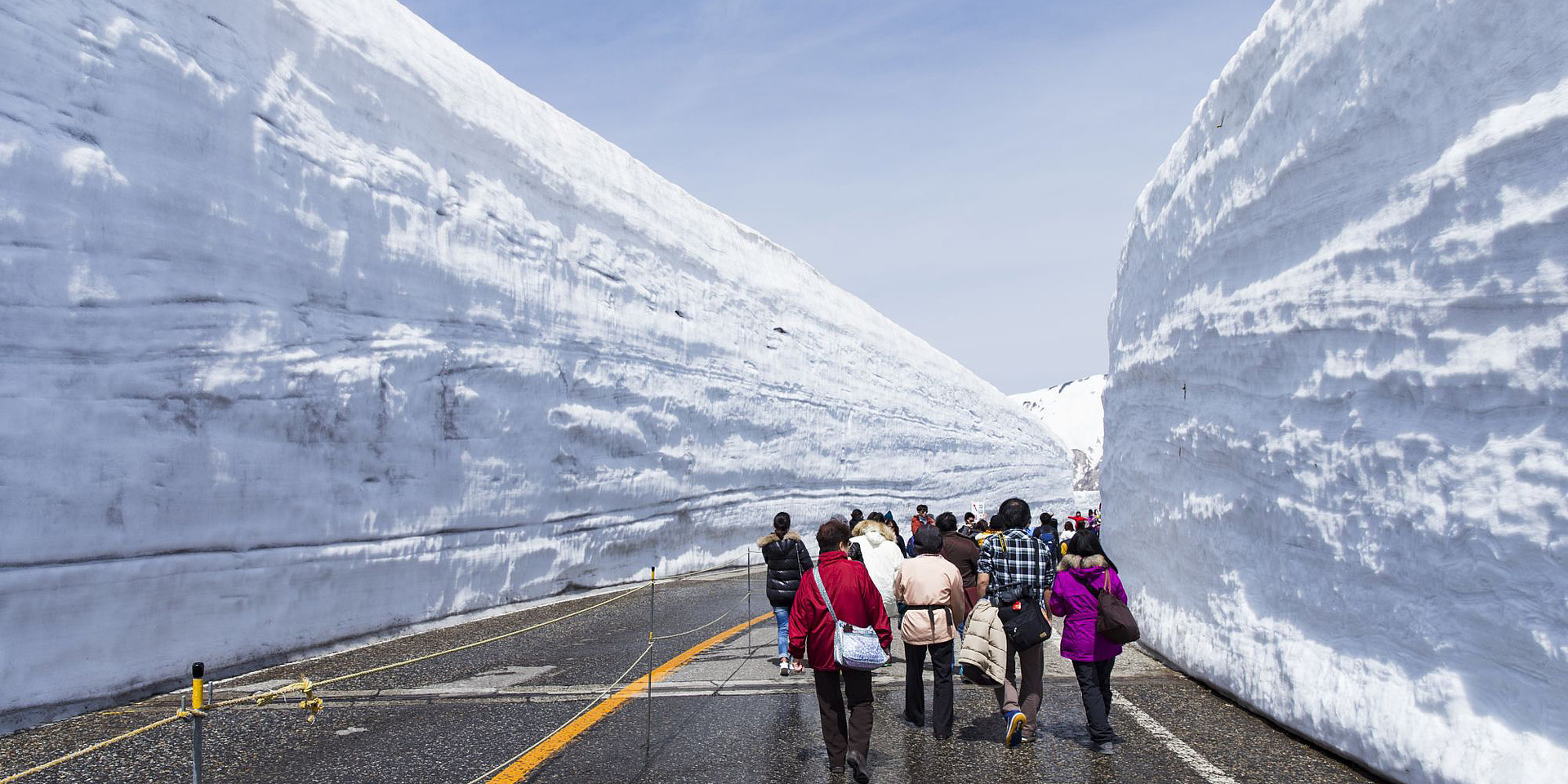 Schneewand an der Tateyama-Kurobe-Alpenstraße ©JNTO