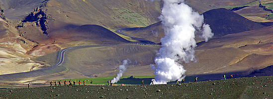 Wandergruppe auf Island im vulkanischen Gebiet des Myvatn-Sees © Reinhard Pantke