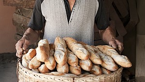 Bäcker Pon Panyatip liebt Baquettes © Simon Urwin
