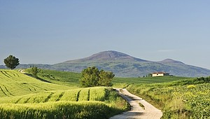 Gewundene Schotterpisten führen zum Monte Amiata © Ocean/Corbis