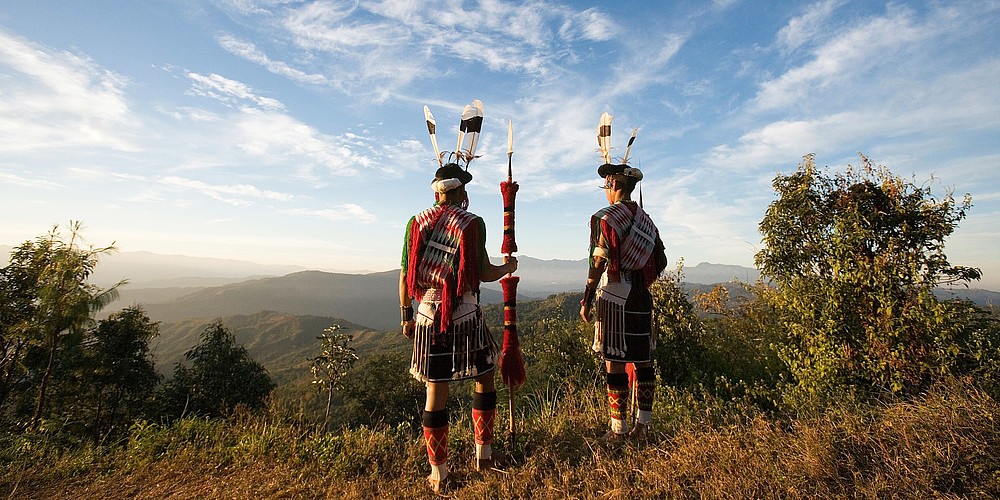 Angehörige des Angami-Stammes in traditioneller Kleidung im Bundesstaat Nagaland. © Incredible India