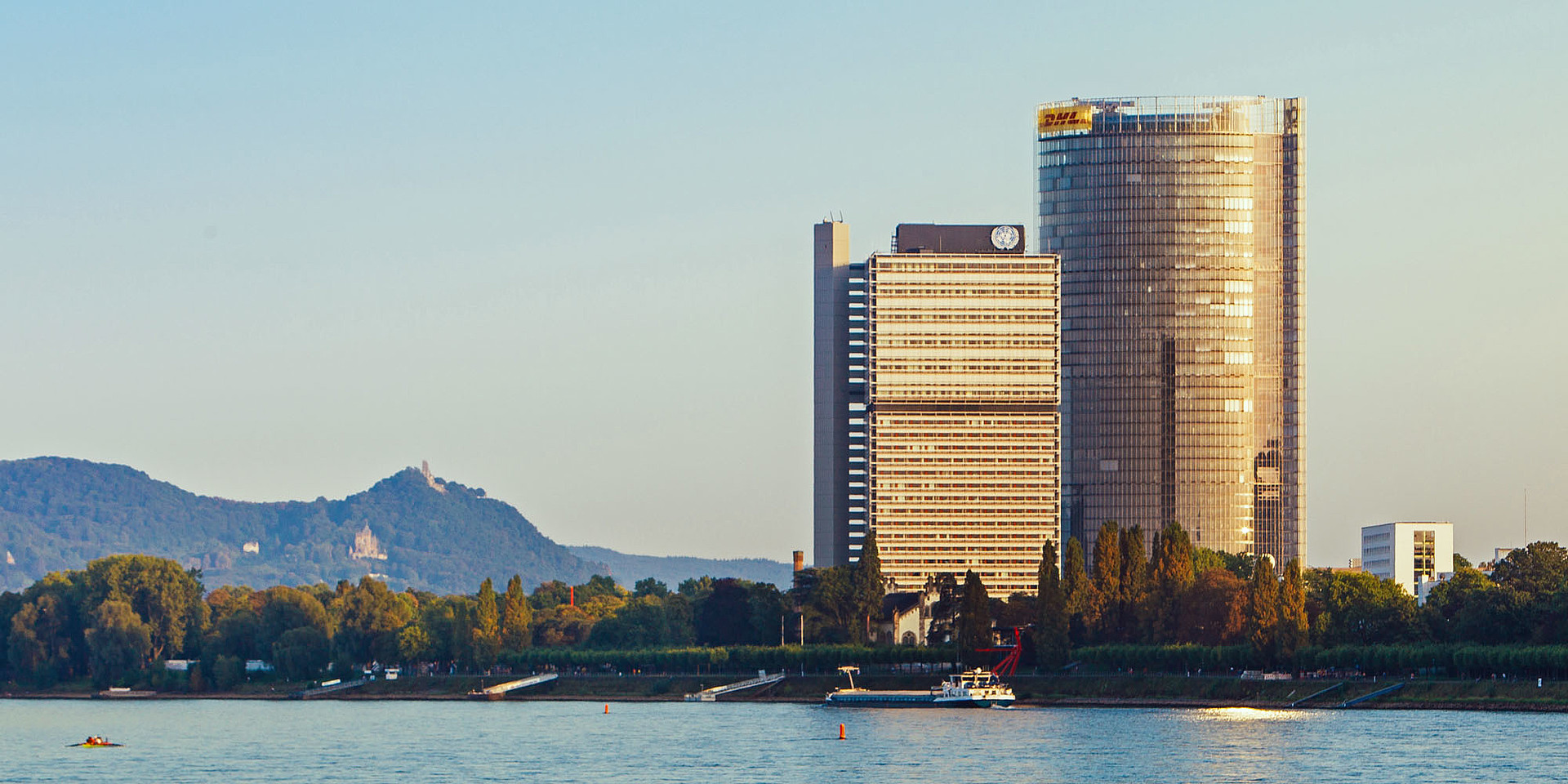 Blick auf den "Langen Eugen" und den gläsernen Post Tower. © Giacomo Zucca / Bundesstadt Bonn