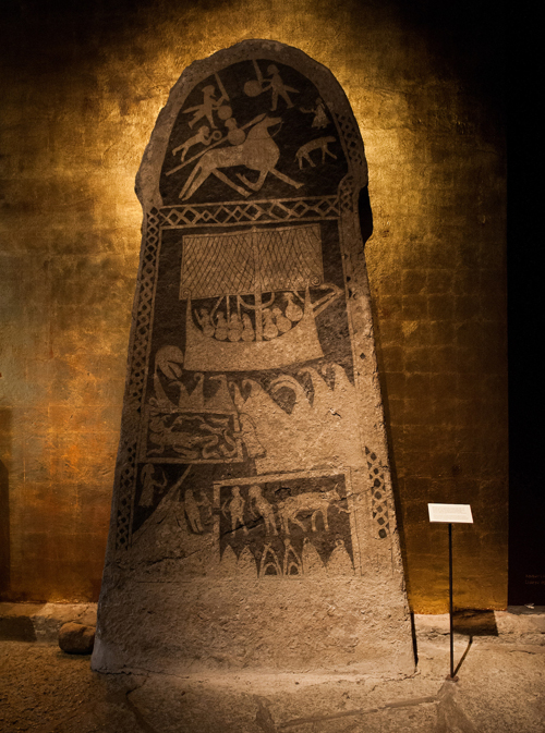 Diese Stele ist eines von vielen Relikten, die im Gotlands Museum ausgestellt werden © Lola Akinmade Åkerström / Lonely Planet