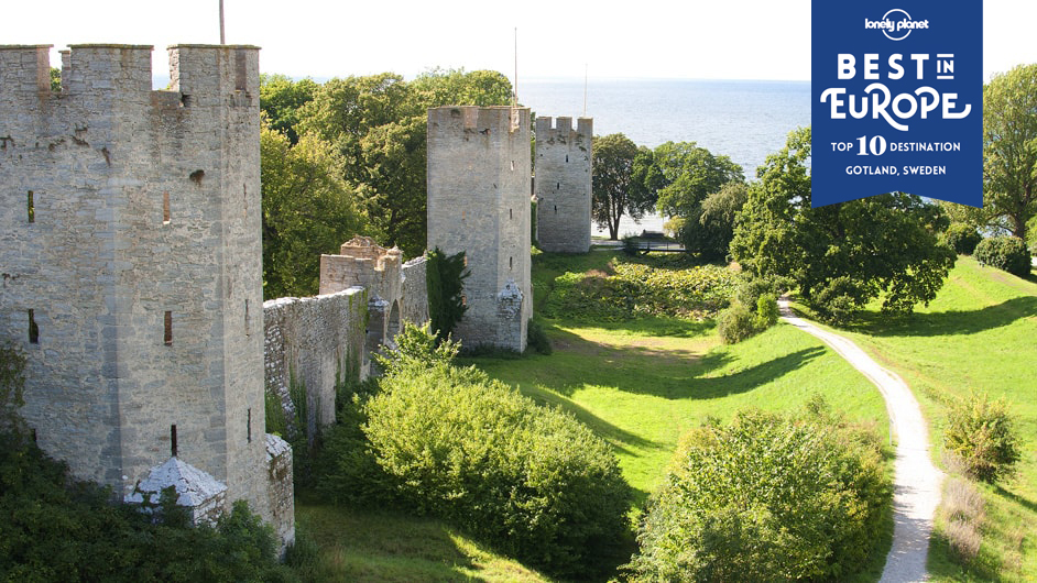 Die mittelalterliche Stadt Visby ist ein Fenster in Gotlands faszinierende Geschichte © Niar / Shutterstock