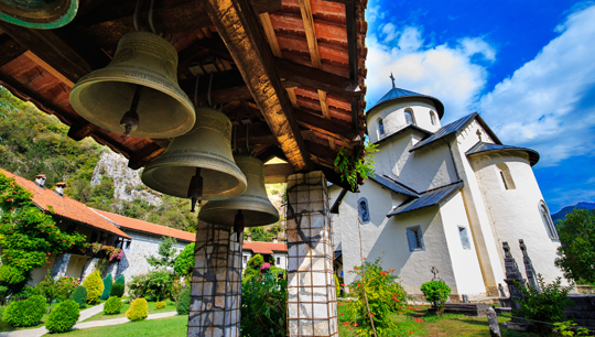 Das Moraca-Kloster, das Mitte des 13. Jahrhunderts erbaut wurde, zählt zu den Highlights Montenegros © Goncharovaia / Shutterstock