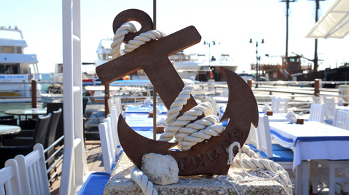 Restaurant im Hafen von Kato Paphos © tviolet / Shutterstock