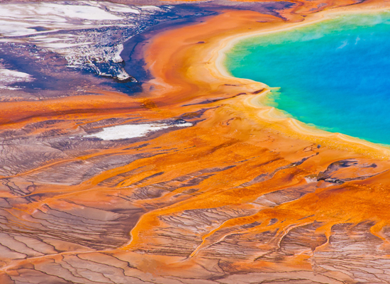 Yellowstone National Park's Grand Prismatic Spring © Lorcel / Shutterstock