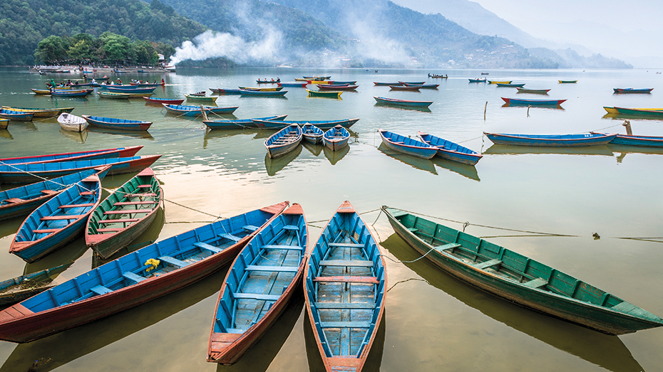 Das an einem See liegende Pokhara bietet tolles Essen, Entspannung und Abenteuer. Drei der welthöchsten Berge sind zum Greifen nah.