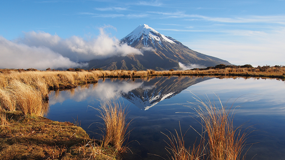 Mount Taranaki ist der Höhepunkt des Pouakai- Crossing-Treks im Egmont-Nationalpark.
