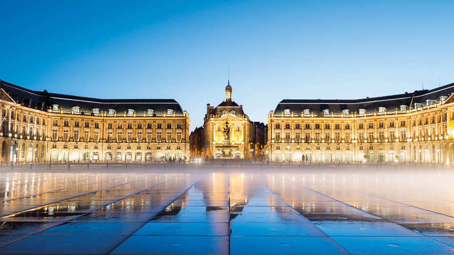 Am Place de la Bourse von 1775 stehen das Palais de la Bourse und das Hôtel des Fermes, in dem sich das Nationale Zollmuseum befindet.
