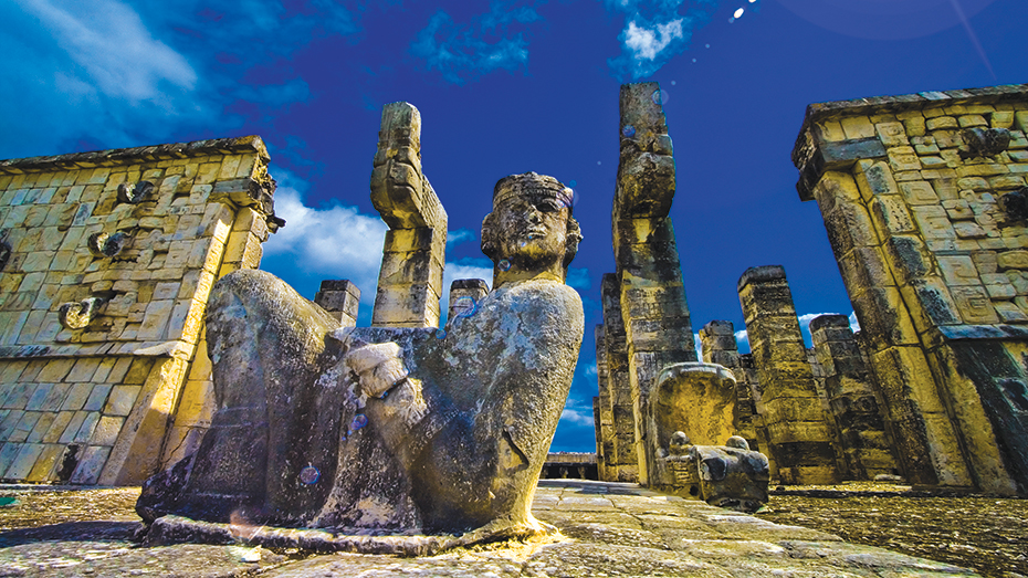 Wie alle chac mool hält auch der am Kriegertemepel in Chichén Itzá eine Schüssel in Brusthöhe, die Opfer aufnehmen sollte. 