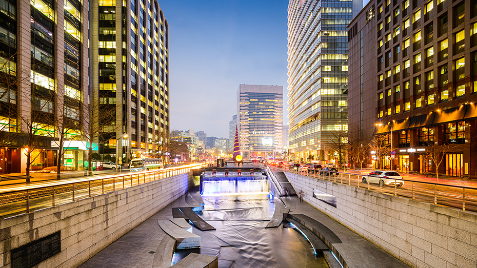 Die Cheonggyecheon Wasserstraße ist eines der vielen Projekte, die Seoul verändern.