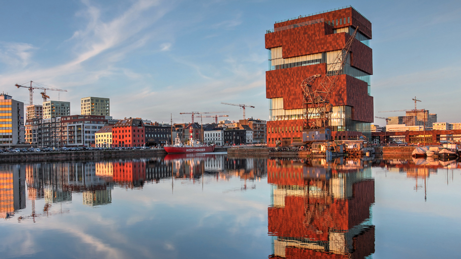 Antwerpen mischt unerschrocke moderne Bauwerke mit Barock – das wegbereitende Museum aan de Stroom eröffnete 2011 © repistu / iStock Editorial / Getty Images