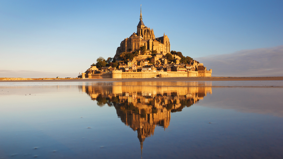 Die Inselgemeinde und Abtei von Mont-Saint-Michel © Kanuman / Shutterstock