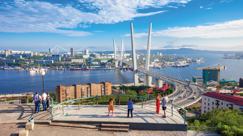 Wladivostoks Solotoi-Schrägseilbrücke wurde 2012 für den Verkehr freigegeben © saiko3p / Shutterstock