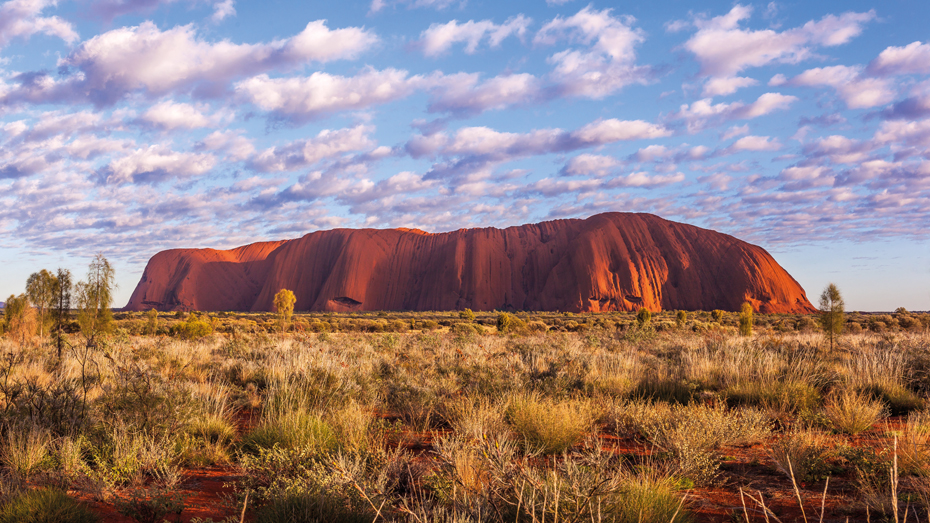 Bild mit Symbolstatus: der Uluru bei Sonnenaufgang © Maurizio De Mattei / Shutterstock