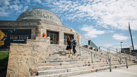 Ein beeindruckendes Bauwerk: Das Adler Planetarium © Brand USA