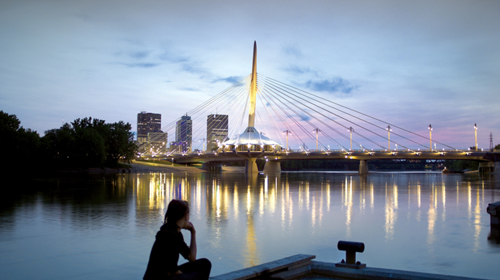 Beleuchtete Esplanade Riel Pedestrian Bridge in Winnipeg © Tourism Winnipeg/Grajewski Fotograph