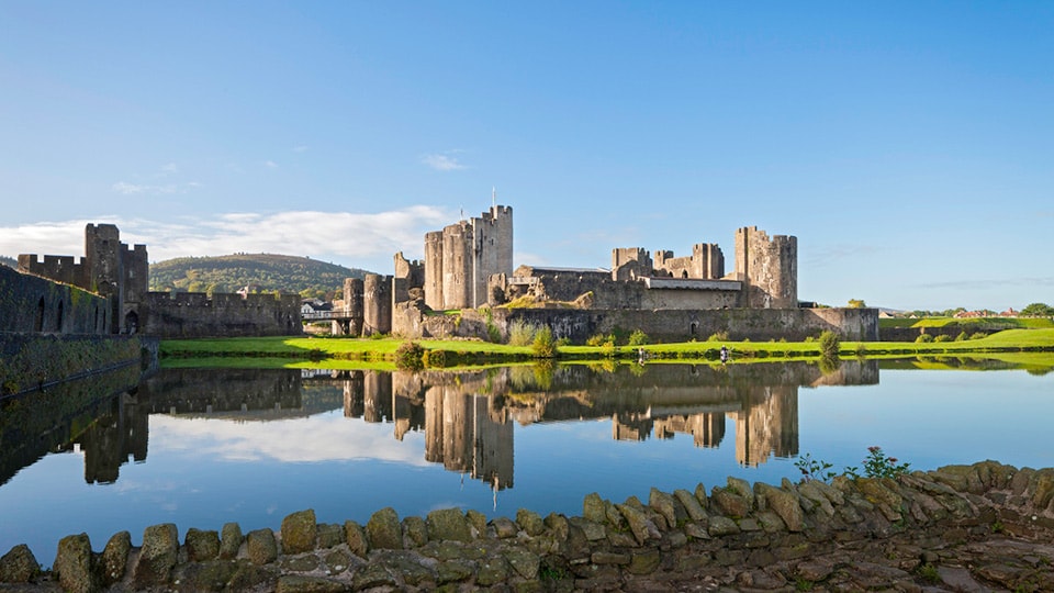 Caerphilly Castle, Südwales / Crown Copyright (2018) Cadw, Welsh Government