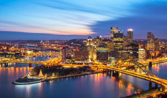 Pittsburghs nächtliche Skyline © VisitPITTSBURGH